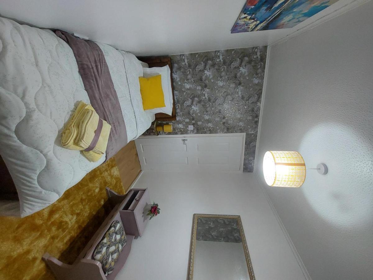 Lovely 2-Bed House In The Heart Of Woodhouse Leeds Leeds  Eksteriør bilde