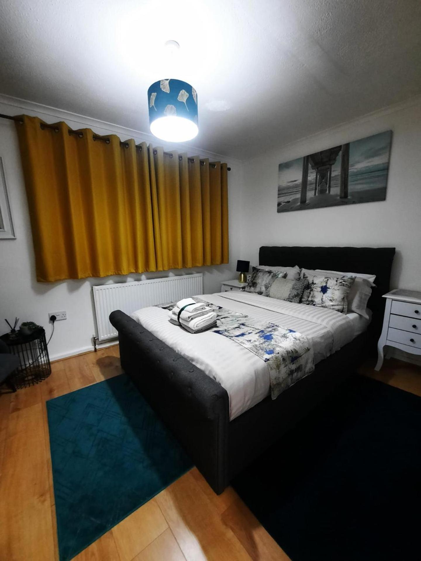 Lovely 2-Bed House In The Heart Of Woodhouse Leeds Leeds  Eksteriør bilde