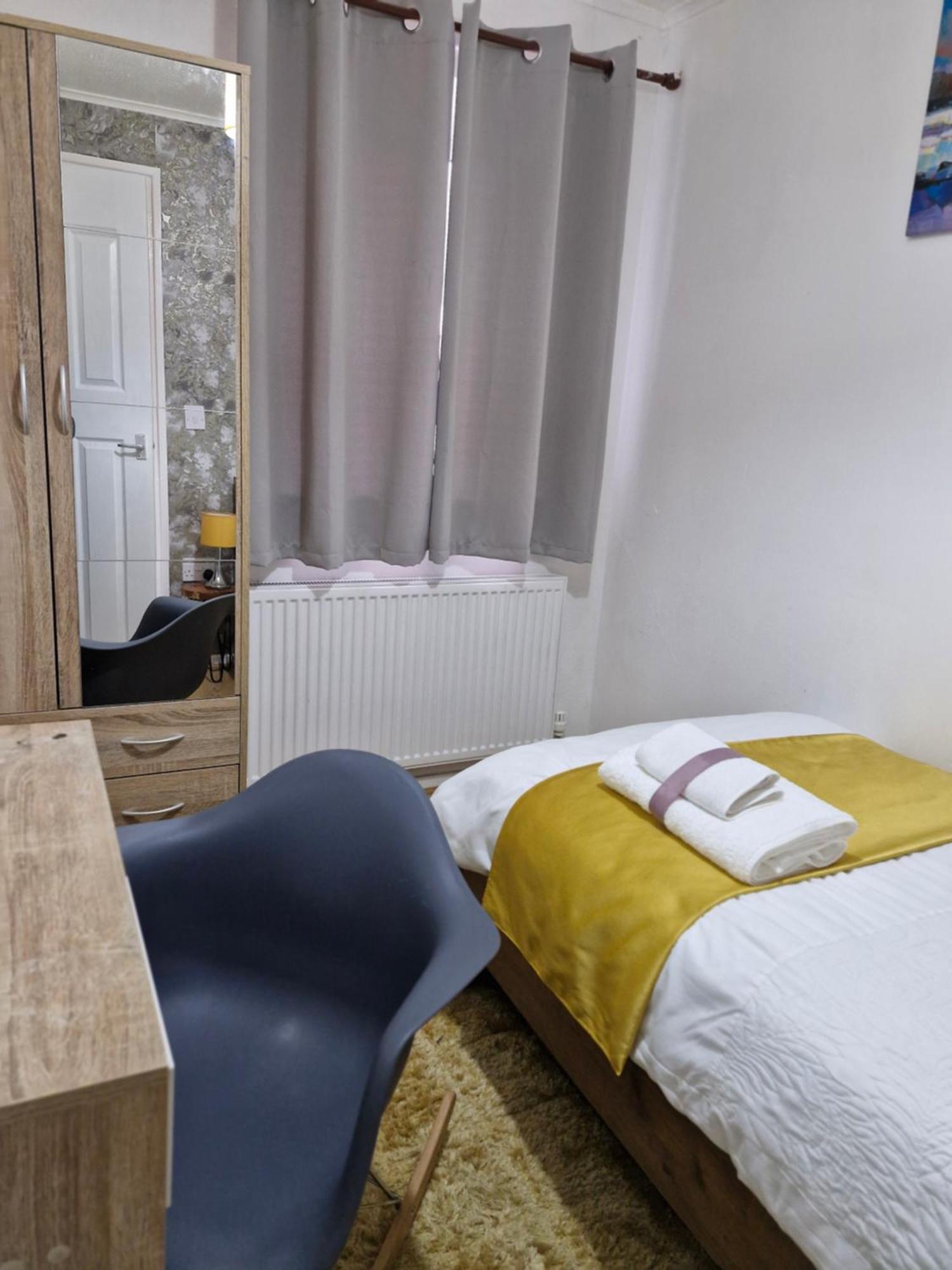 Lovely 2-Bed House In The Heart Of Woodhouse Leeds Leeds  Eksteriør bilde